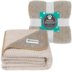 PetAmi waterproof leakproof layer guards beds and car seats during travel.