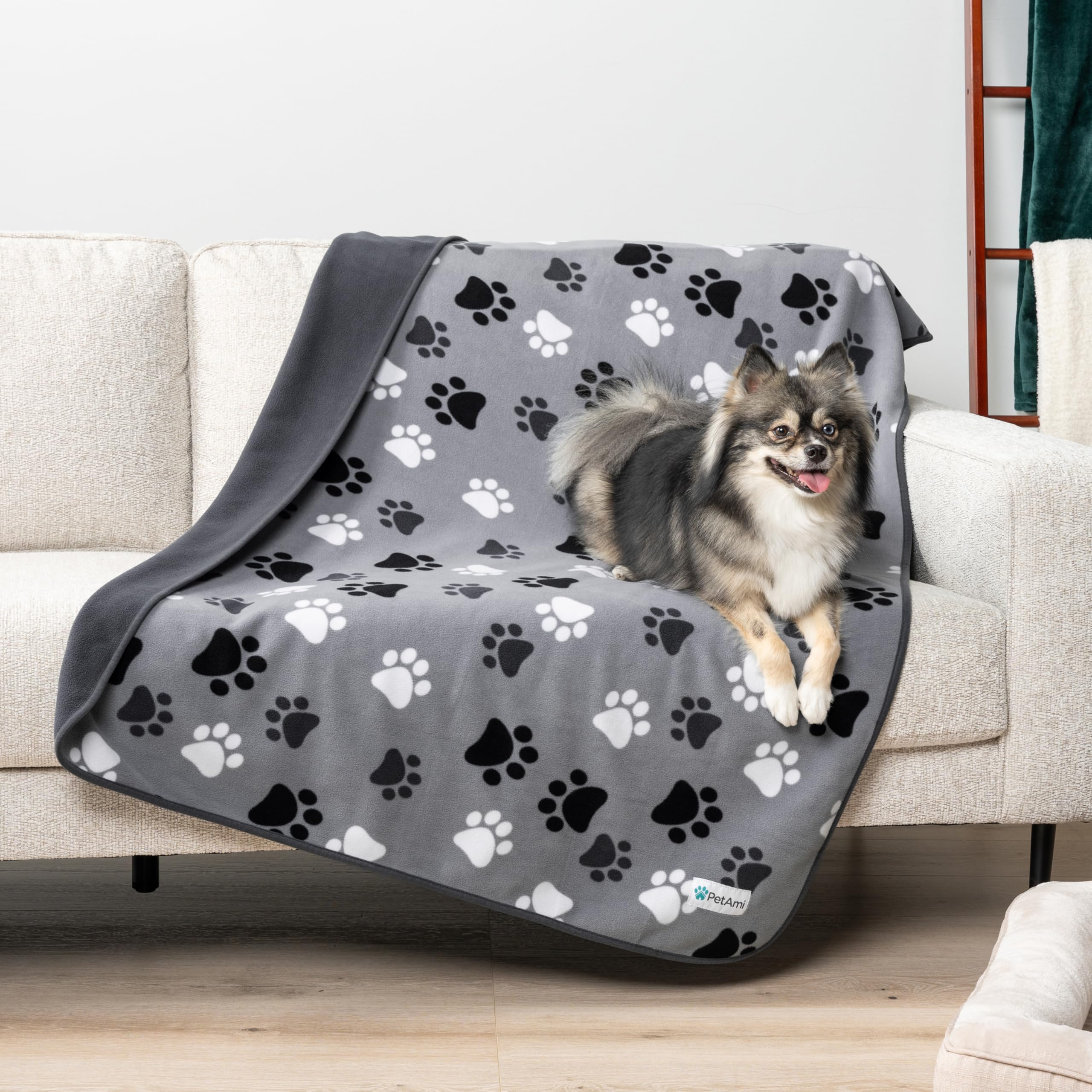 PetAmi waterproof pet blanket quick-dry and ready to pack.