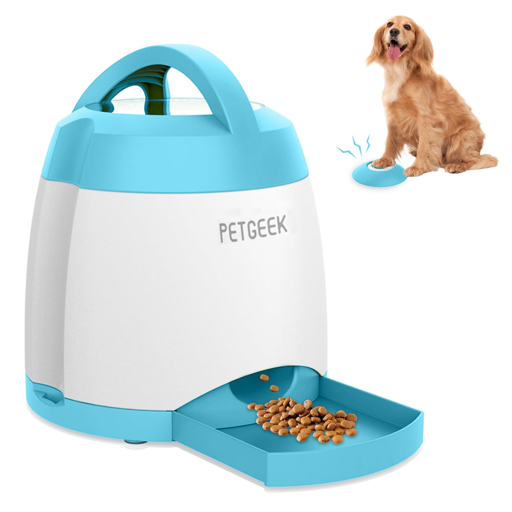 PETGEEK automatic dog feeder front view shows easy-access treat release.