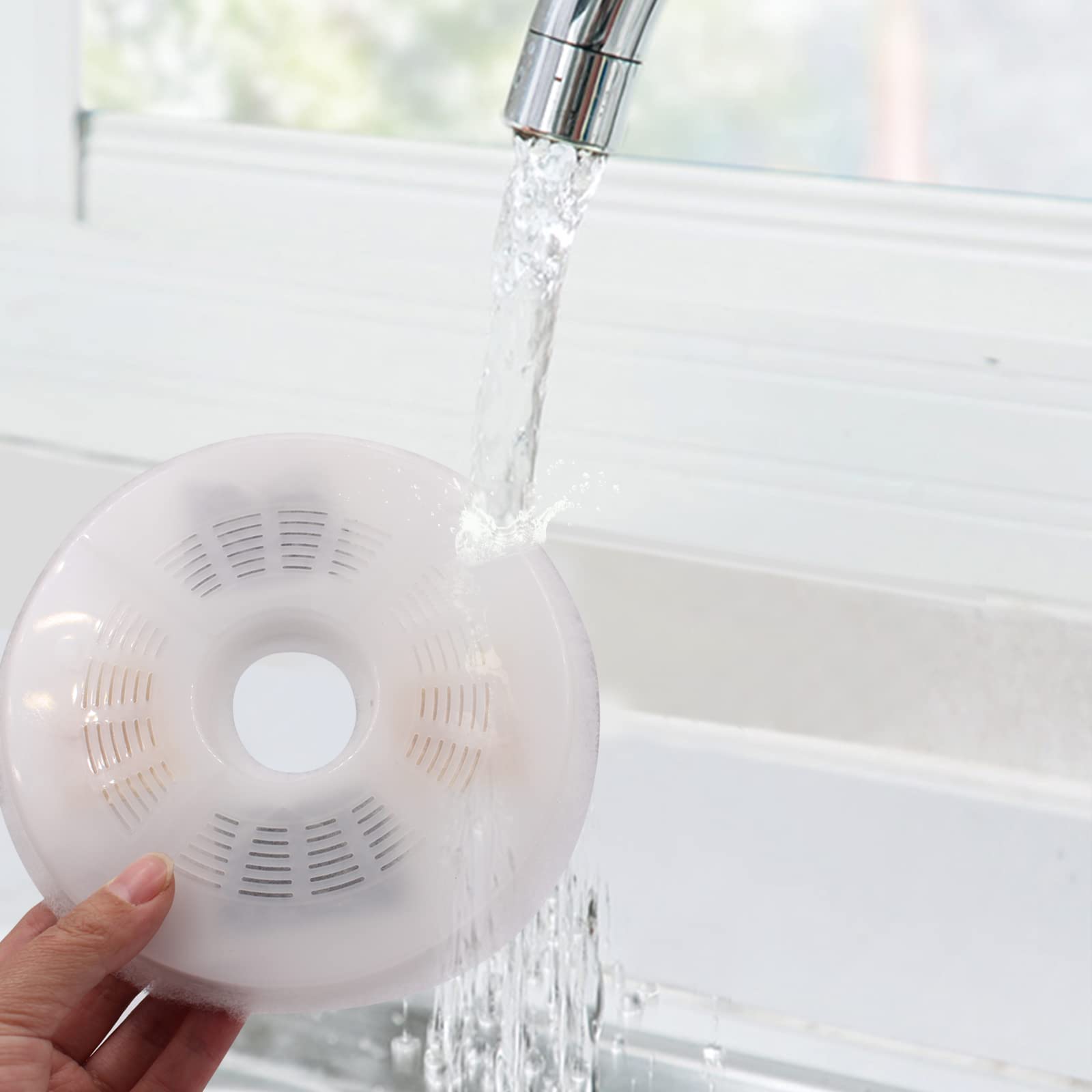 Petilog BPA-free material emphasizes pet-safe filtration.
