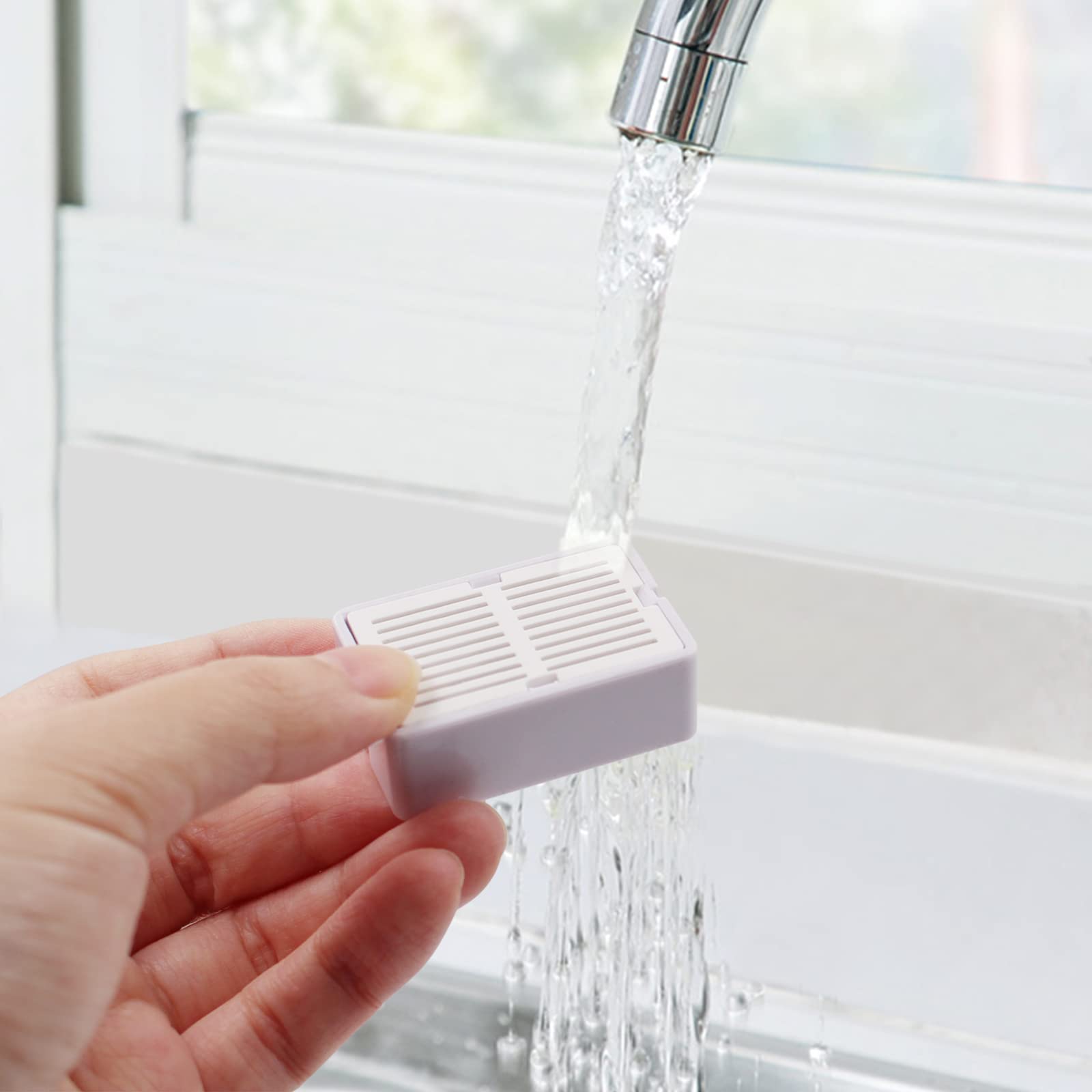 Petilog water fountain displays clean drinking water for pets.