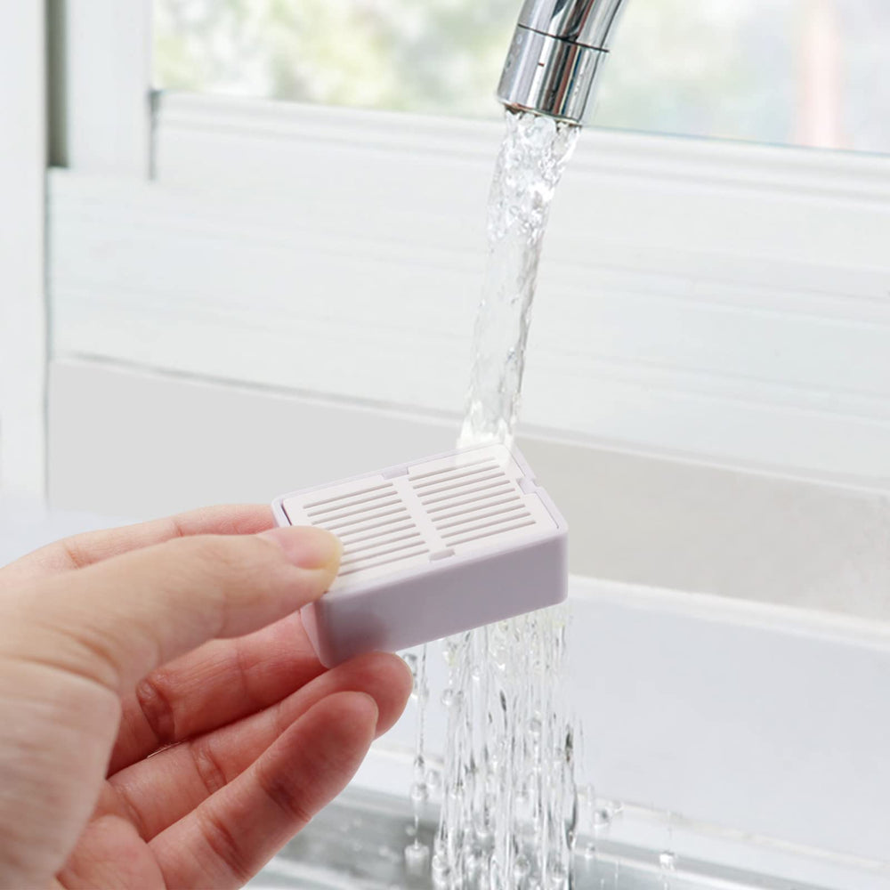 Petilog water fountain displays clean drinking water for pets.