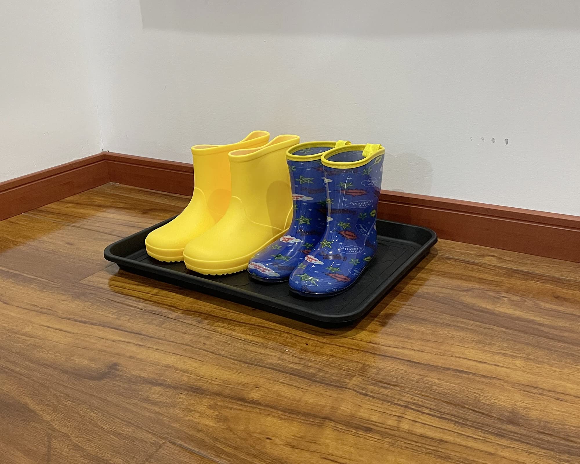 PetLike boot tray measures 12.8 by 16.7 inches to fit two shoes.