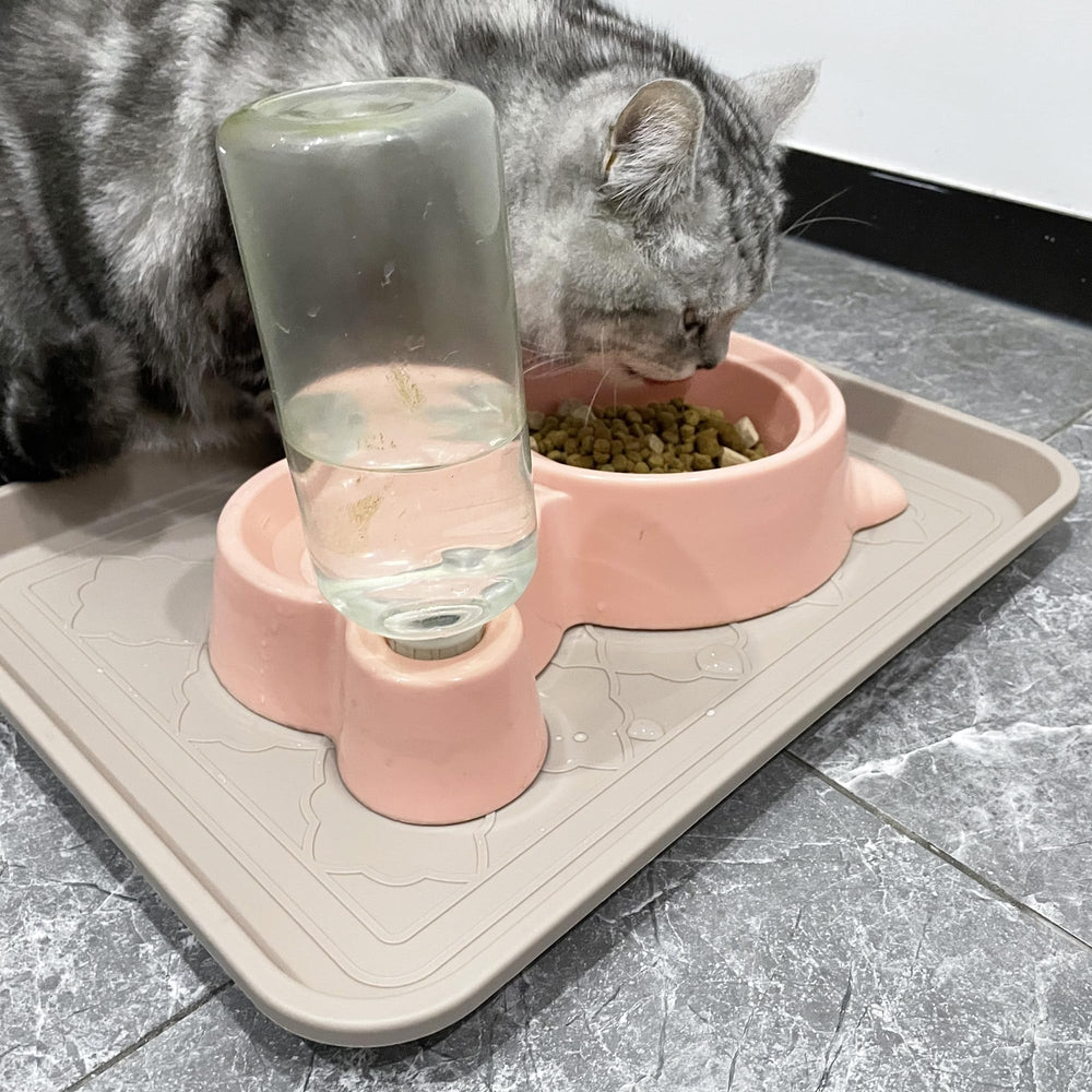 PetLike boot tray non-slip-back stays put on smooth floors.