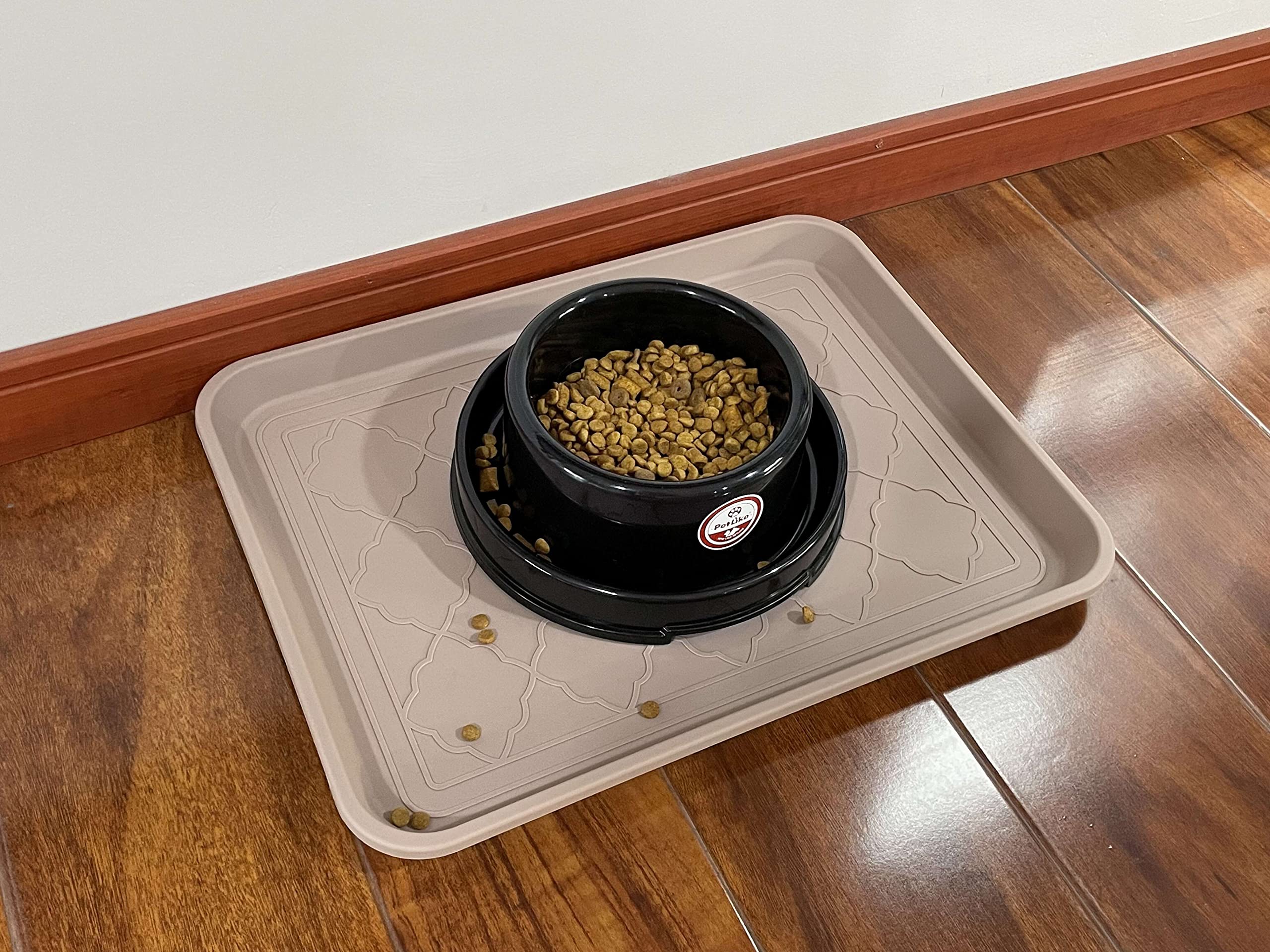 PetLike two-pack-boot-tray offers versatile entryway and car-use options.