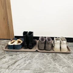PetLike waterproof-surface tray protects floors from drips and spills.