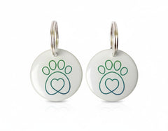 PETQUALITY Show That Love SureFlap keyfob front enables quick cat entry.