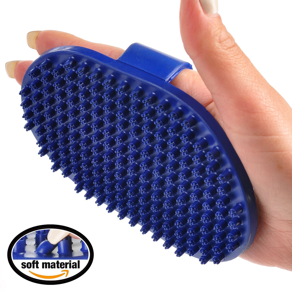 Pets&Goods rubber brush supports quick, low-maintenance grooming between baths.