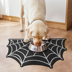Petsinurarea spider web pet mat with absorbent top layer captures spills quickly.