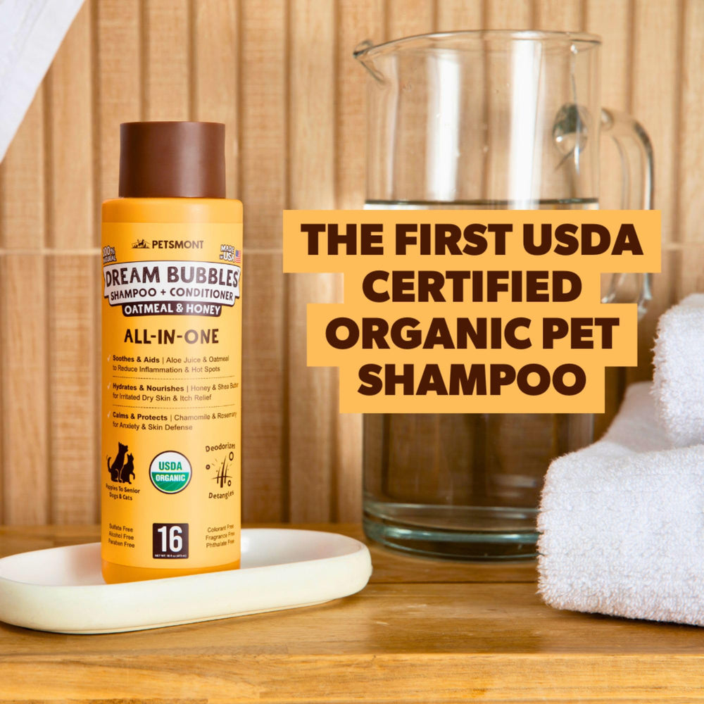 Petsmont Dream Bubbles ingredients close-up featuring oatmeal and aloe for sensitive skin.