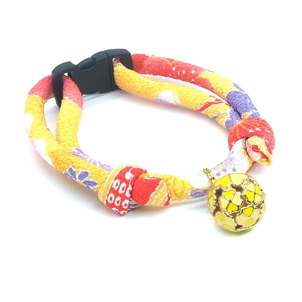 PetSoKoo crepe fabric collar detail shows soft hypoallergenic material for sensitive necks.