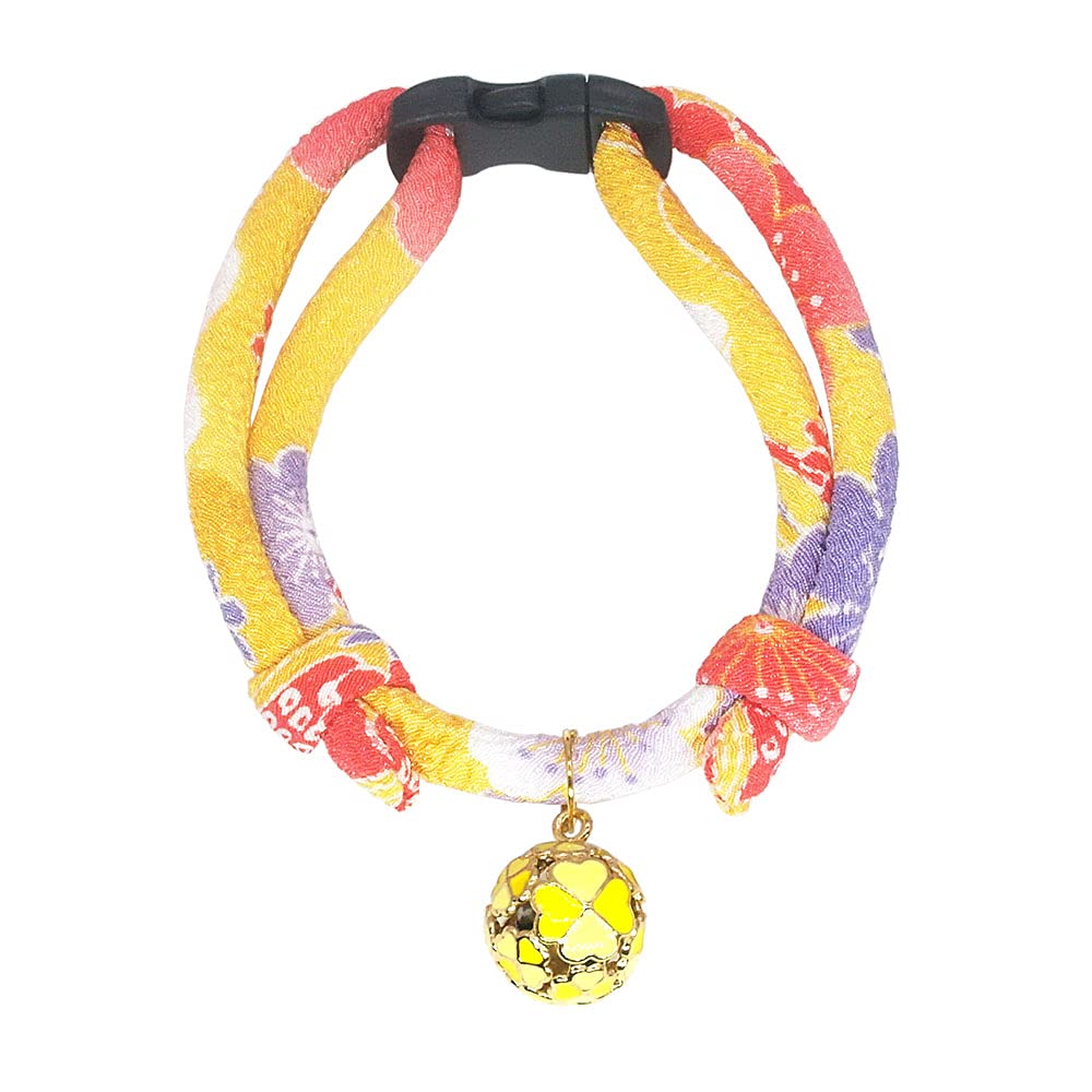 PetSoKoo four-leaf clover collar with bell on cat, playful design.