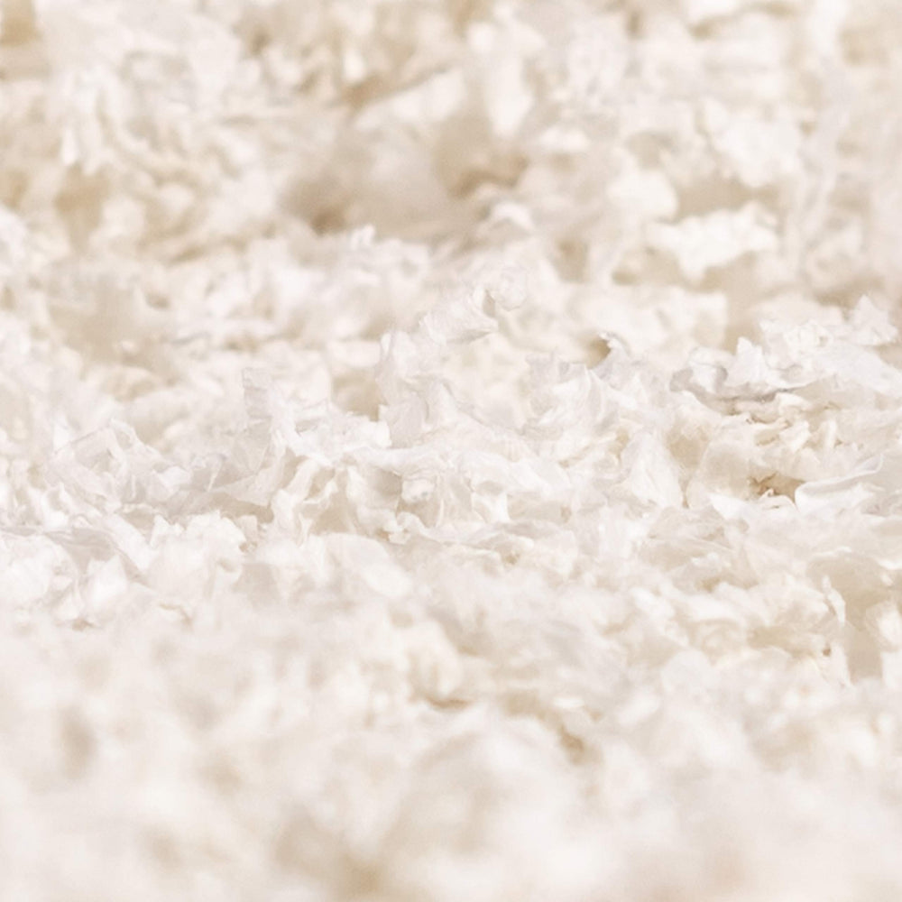 PETSPICK Uber Soft Paper Bedding moisture absorption demonstrates 6x moisture capacity.