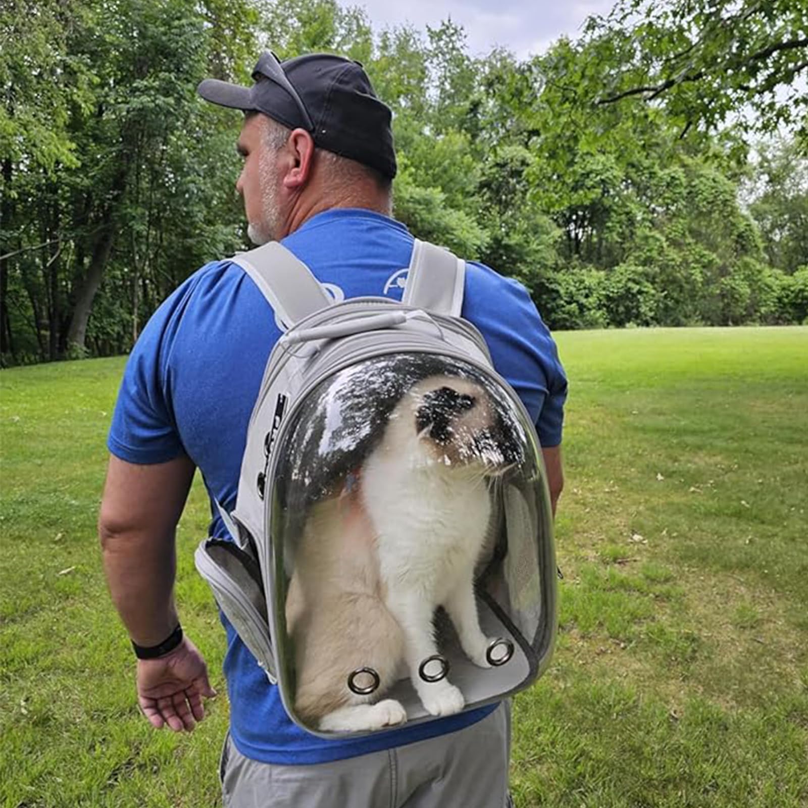 PETSWEET exterior pocket keeps snacks, water, and toys within reach.