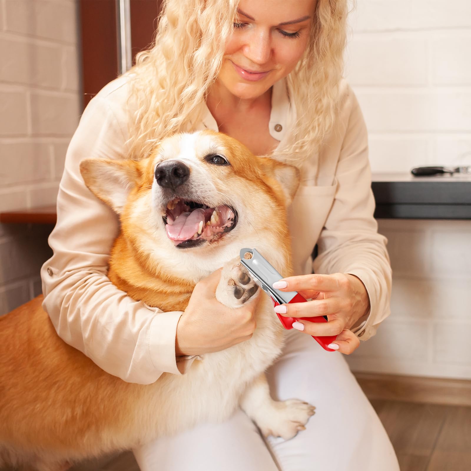 PETTOM clipper suited for small pets with compact, easy-to-hold design