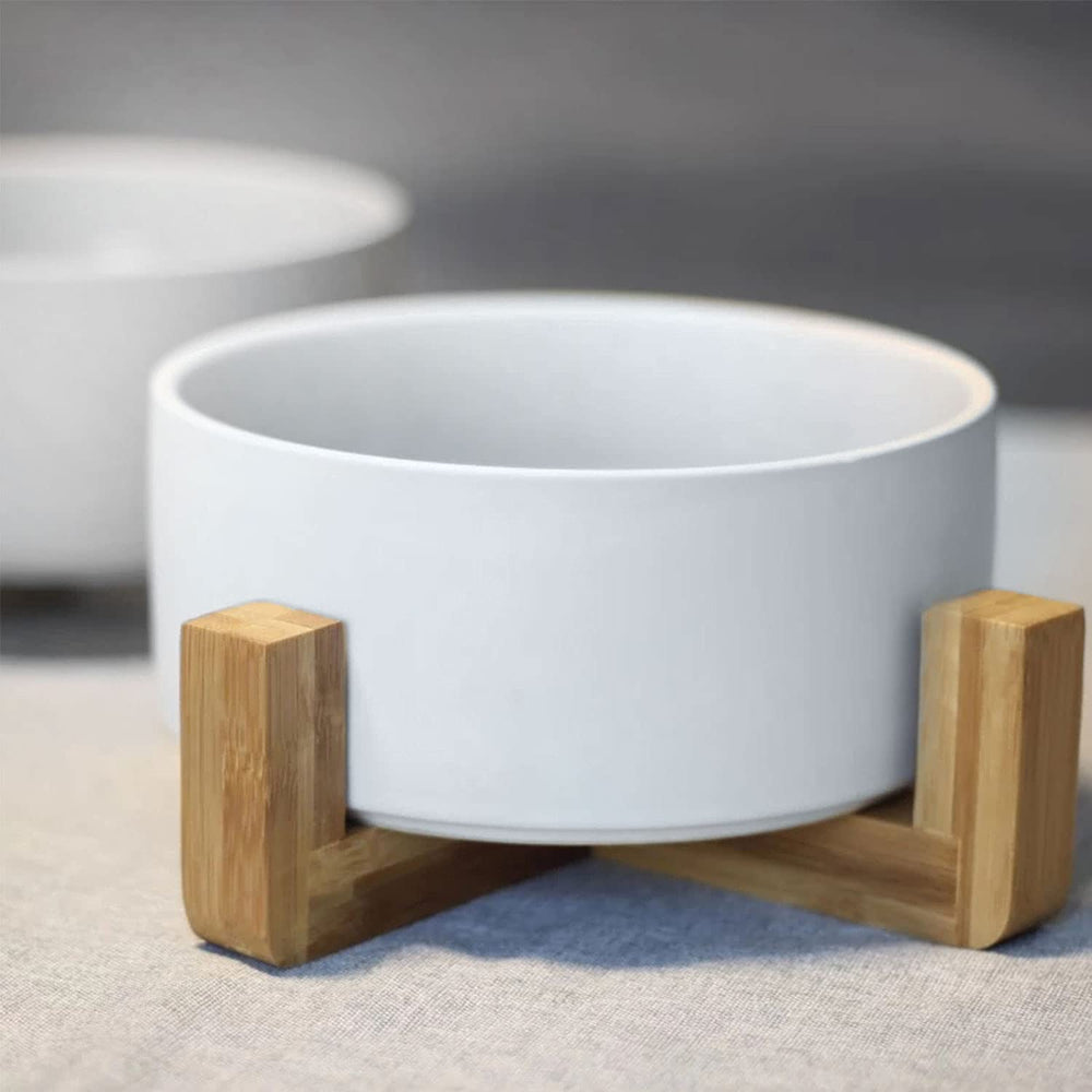 Petygooing dual-bowl design on floor keeps food and water neatly organized.