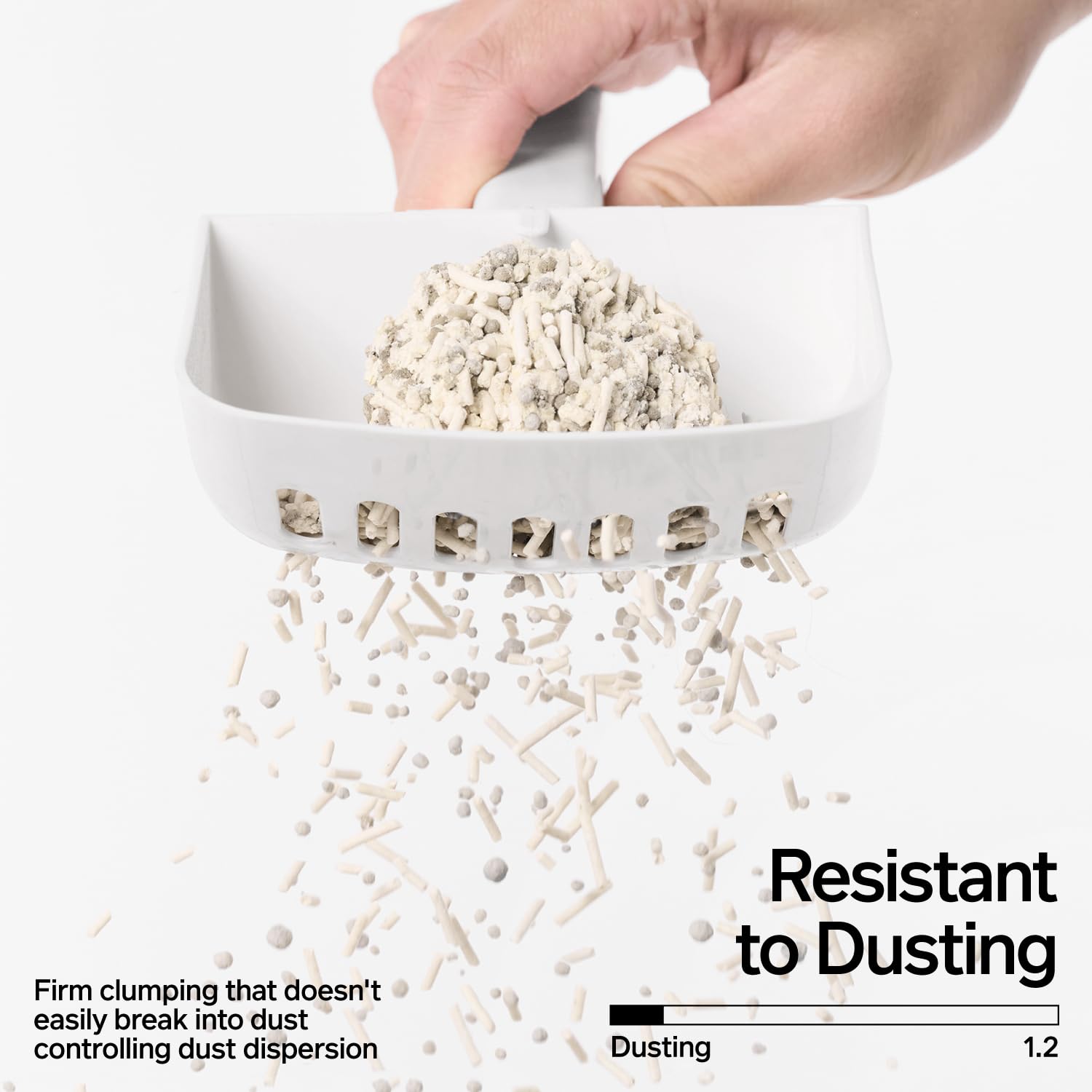 Pidan Mix Cat Litter dust-resilience closeup emphasizes minimal dusting during use.