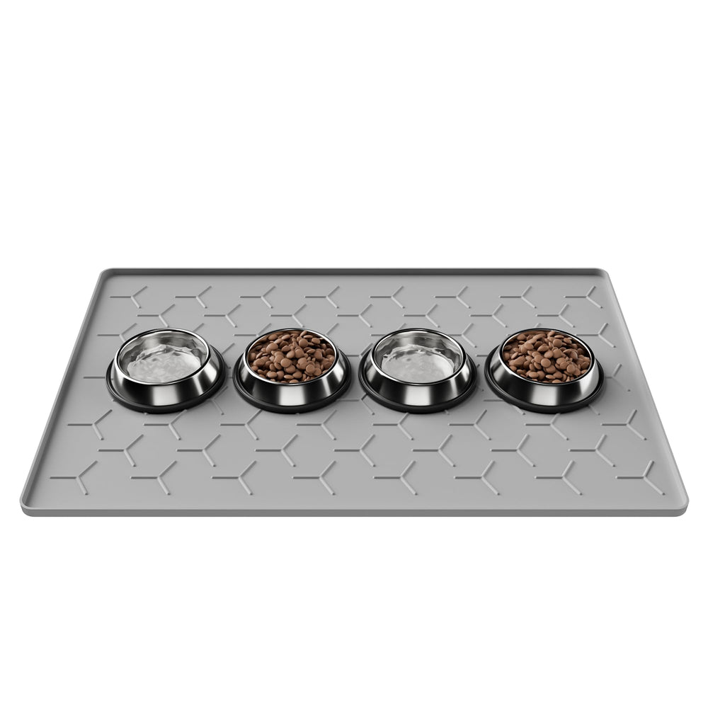 Pieviev food mat raised-edge prevents spills during meals.