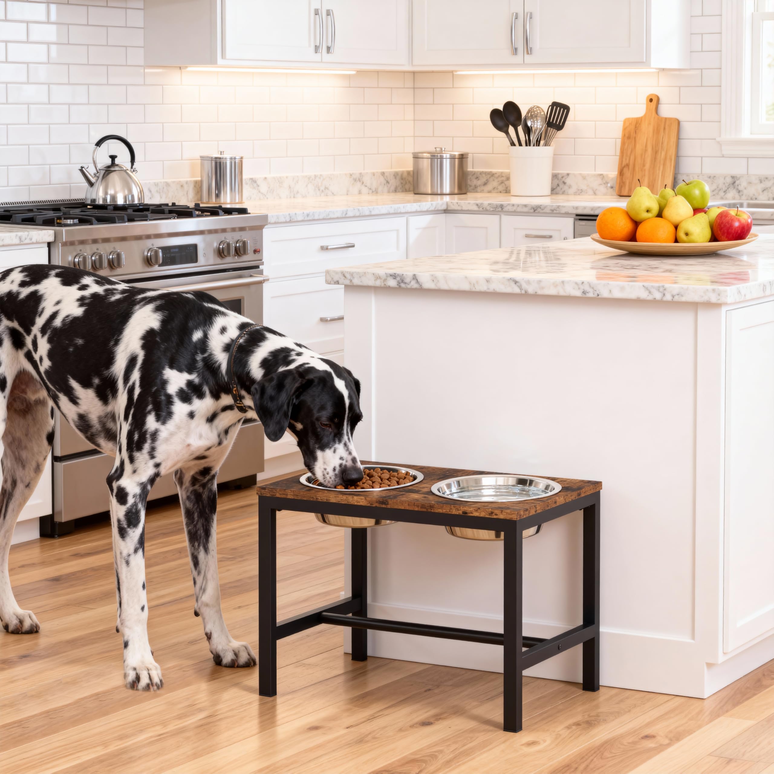 Piskyet waterproof-surface base simplifies cleaning after messy meals.
