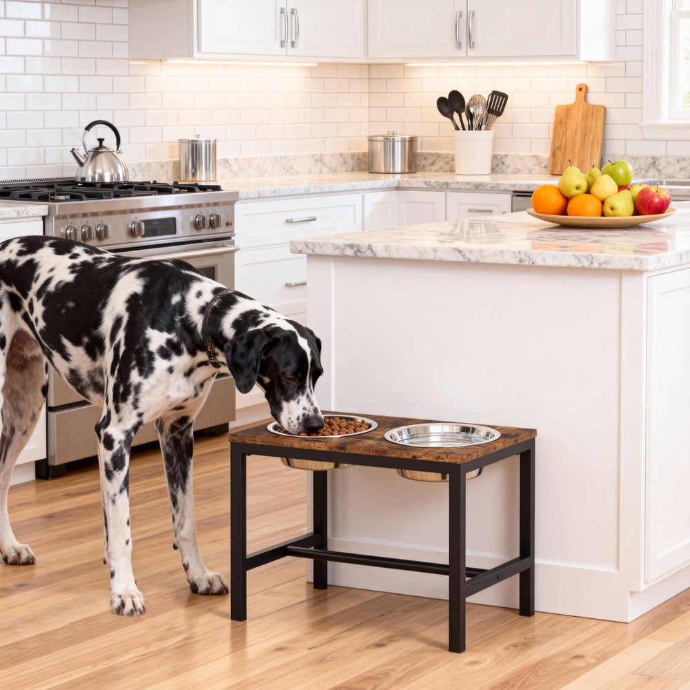Piskyet waterproof-surface base simplifies cleaning after messy meals.