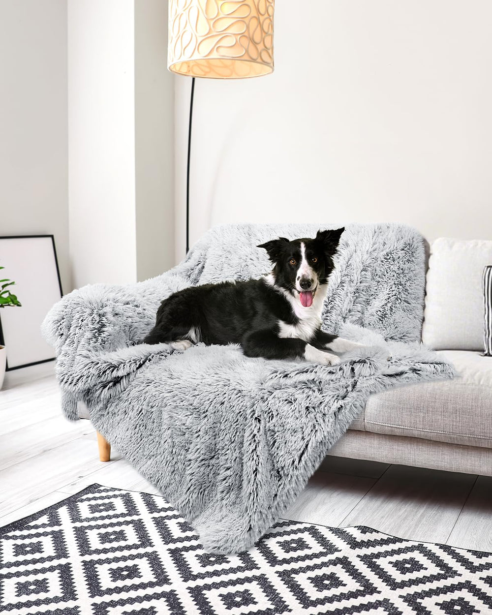 PJYuCien dog blanket machine-washable design simplifies quick cleanups.