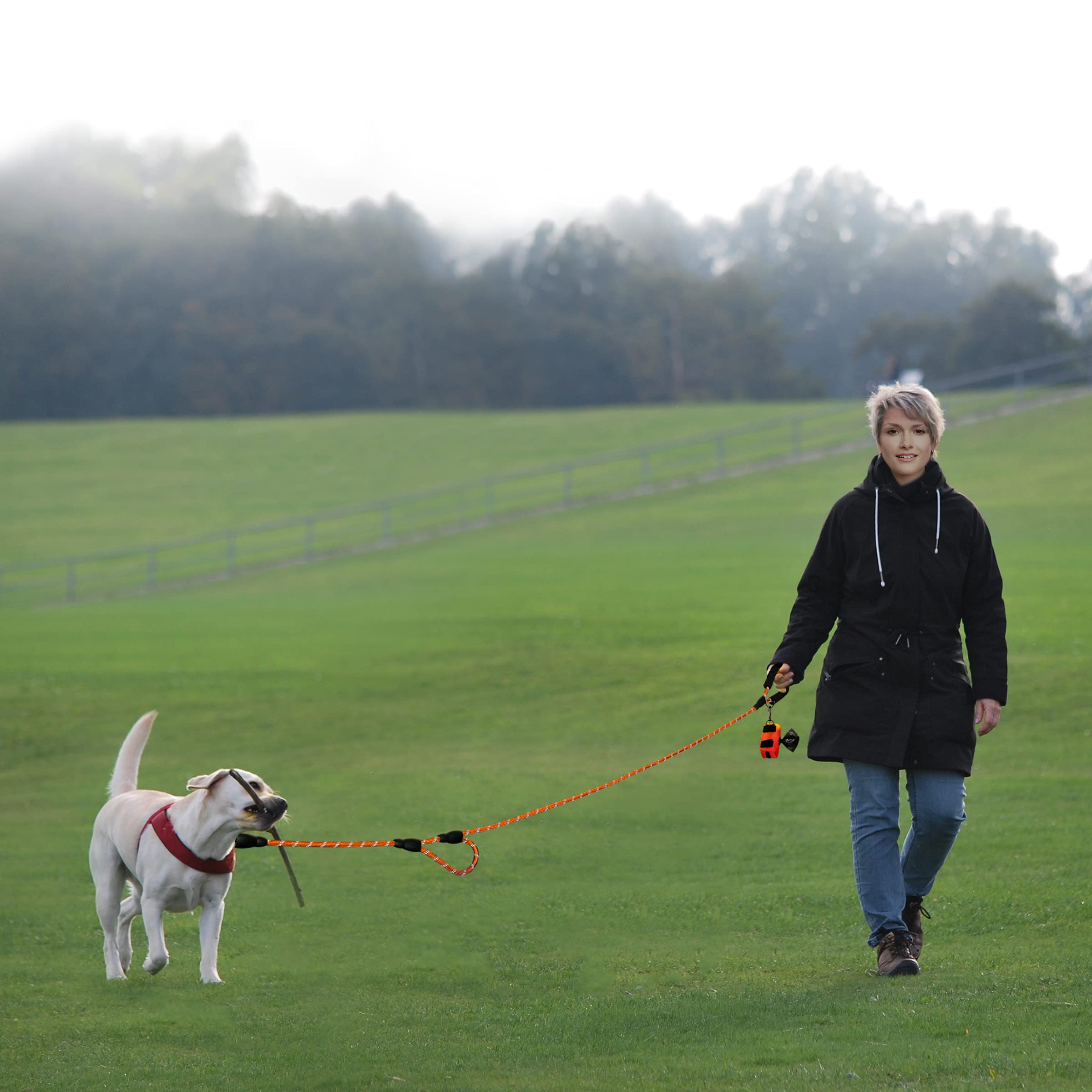 PLUTUS PET rope leash padded handle provides comfortable grip on long walks.