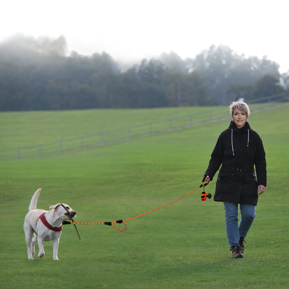 PLUTUS PET rope leash padded handle provides comfortable grip on long walks.