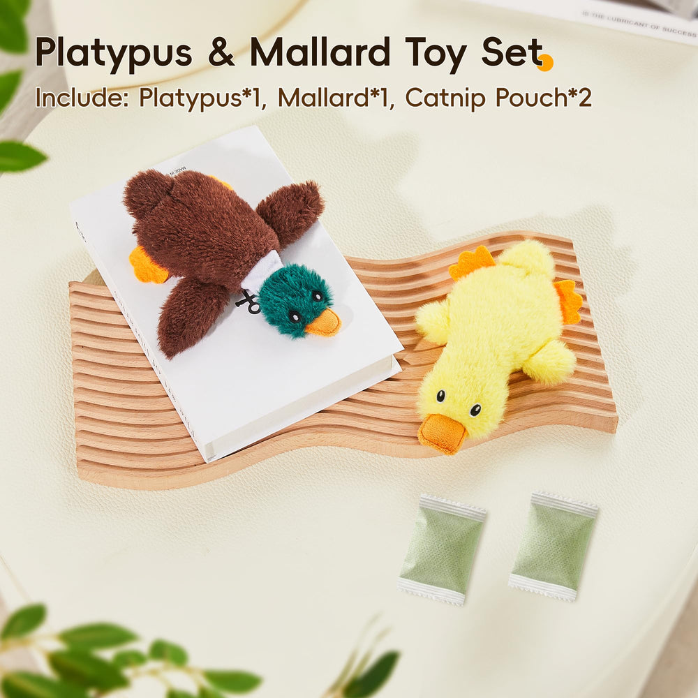 Potaroma crinkle-internal toy adds inviting sound to spark hunting instincts