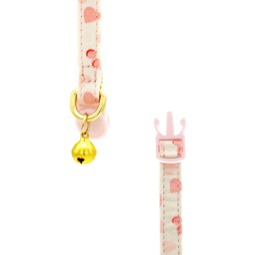 Prazcci cat collar with jingle bell for audible charm and safe identification.
