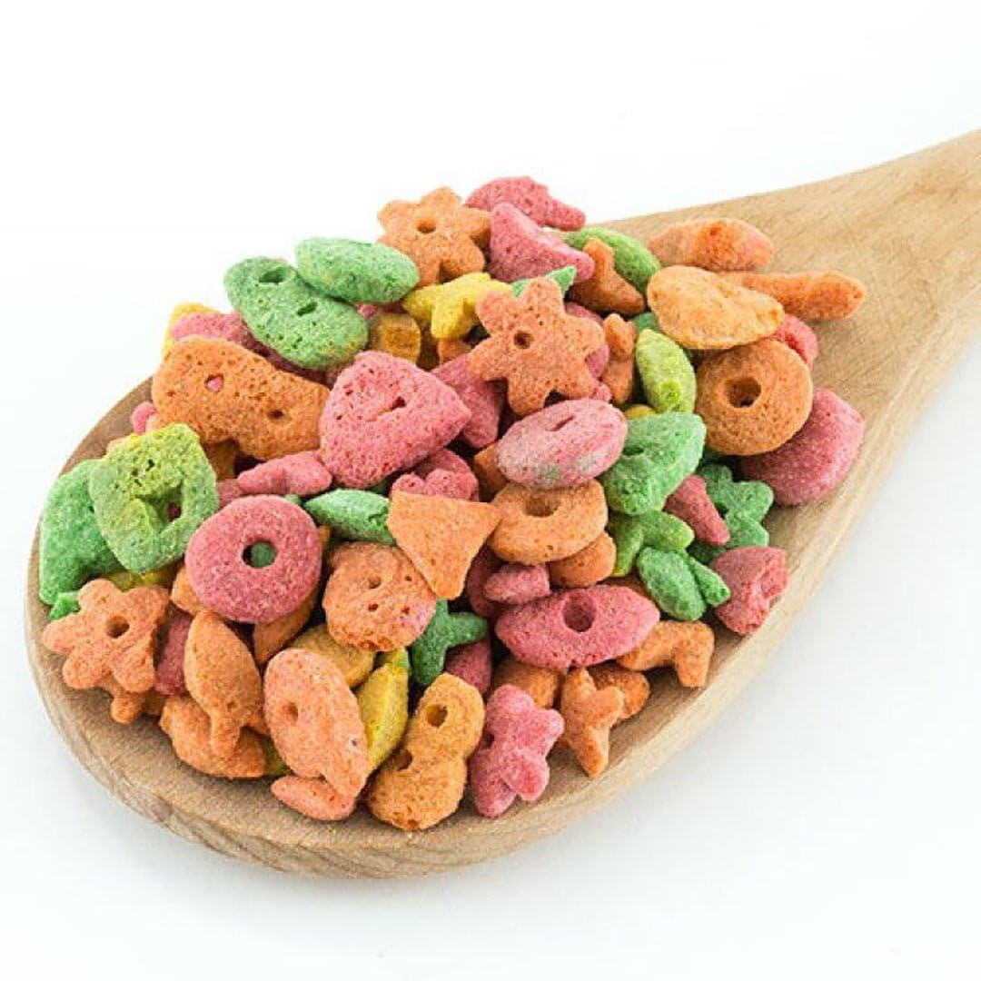 Pretty Bird Daily Select serving bowl with kibble, stress-free mealtime.