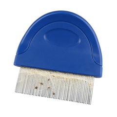 Prime Pets comb handheld-use closeup for precise, gentle grooming.
