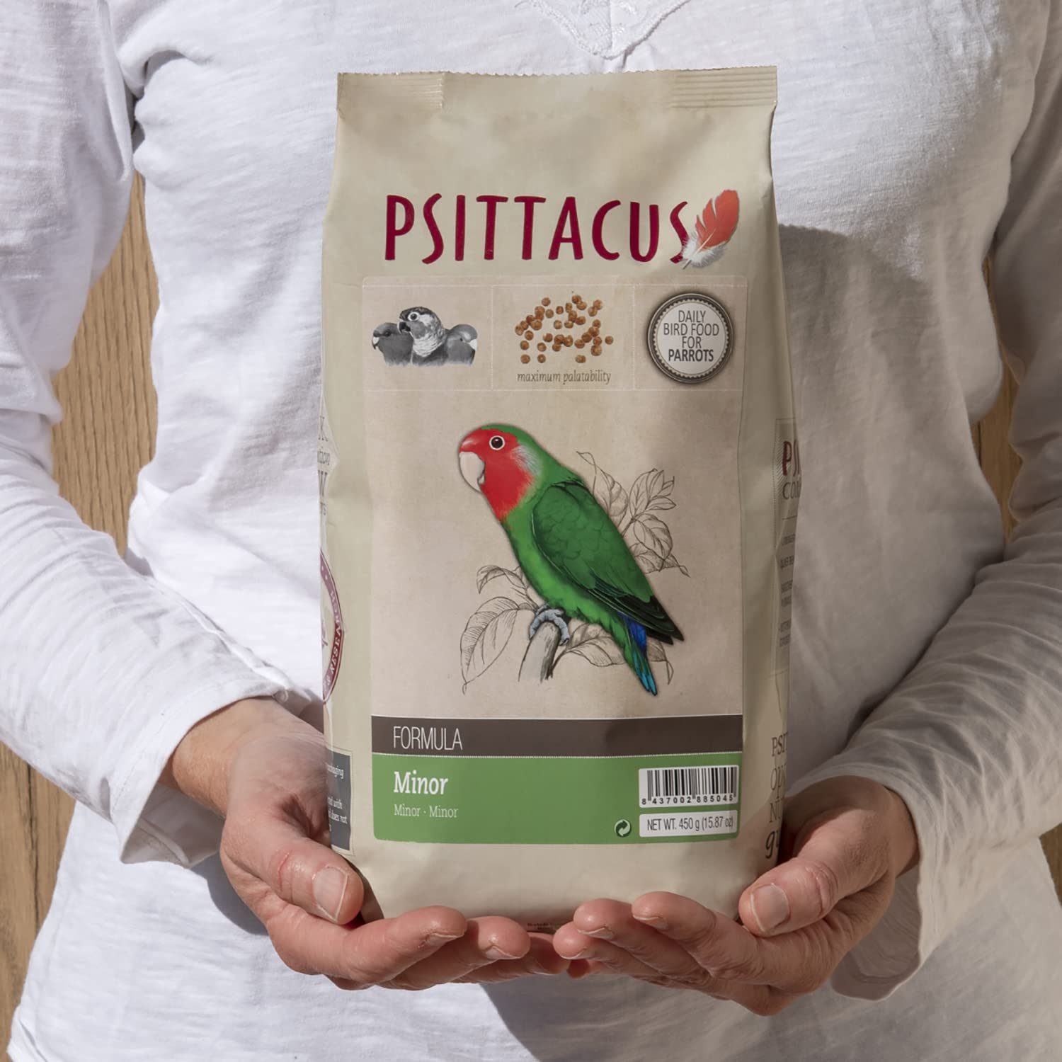 Psittacus Minor parrotlet meal visual suggesting maintenance-friendly pellets