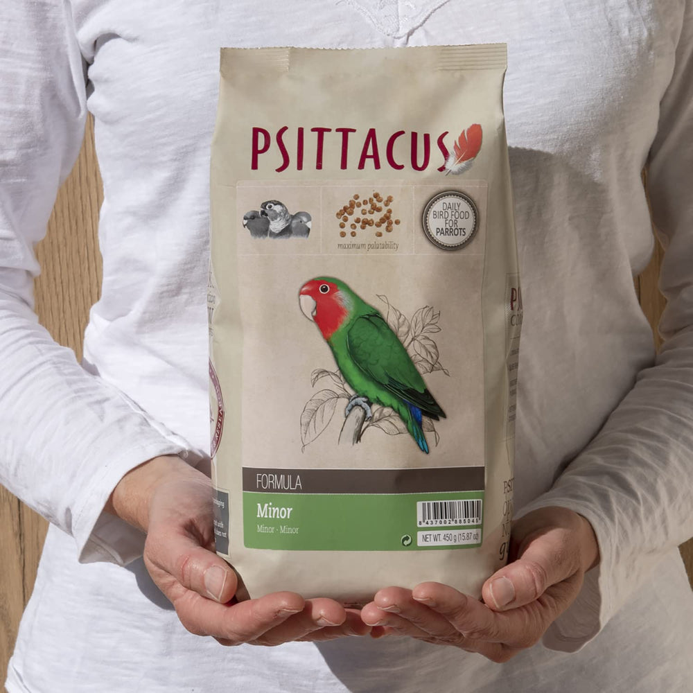 Psittacus Minor parrotlet meal visual suggesting maintenance-friendly pellets