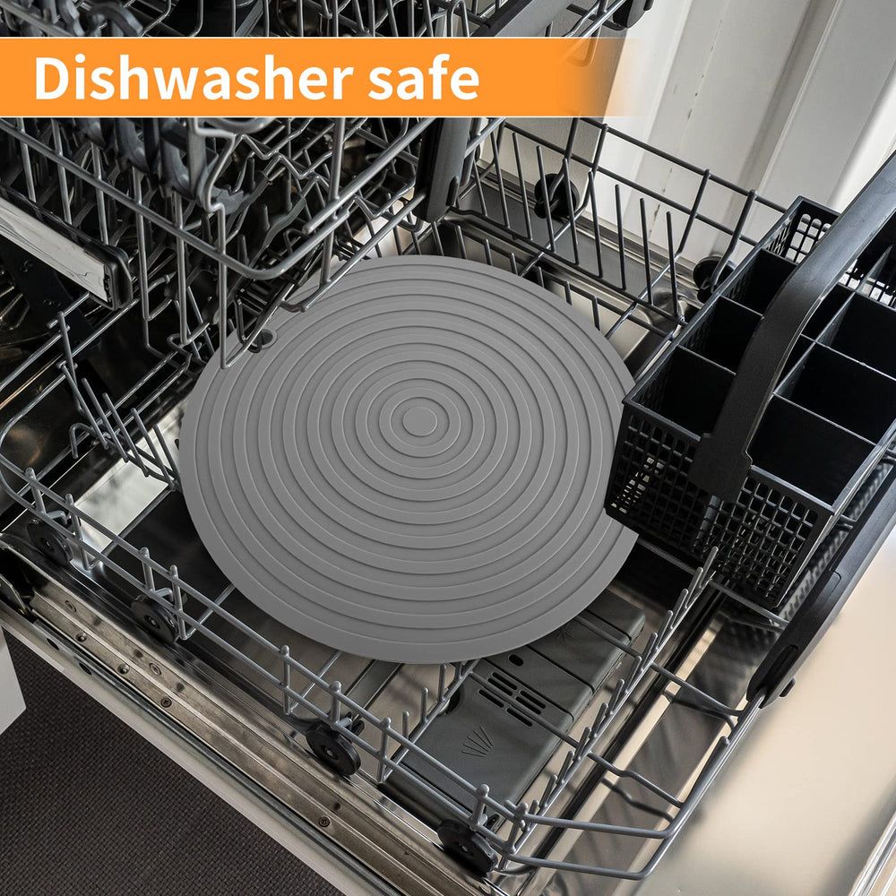 Ptlom easy-clean mat dries quickly after rinsing or brushing.