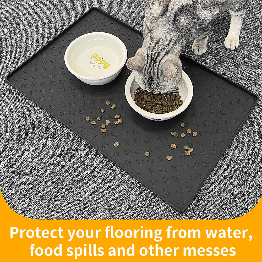 Ptlom black feeding mat is easy to clean after meals.