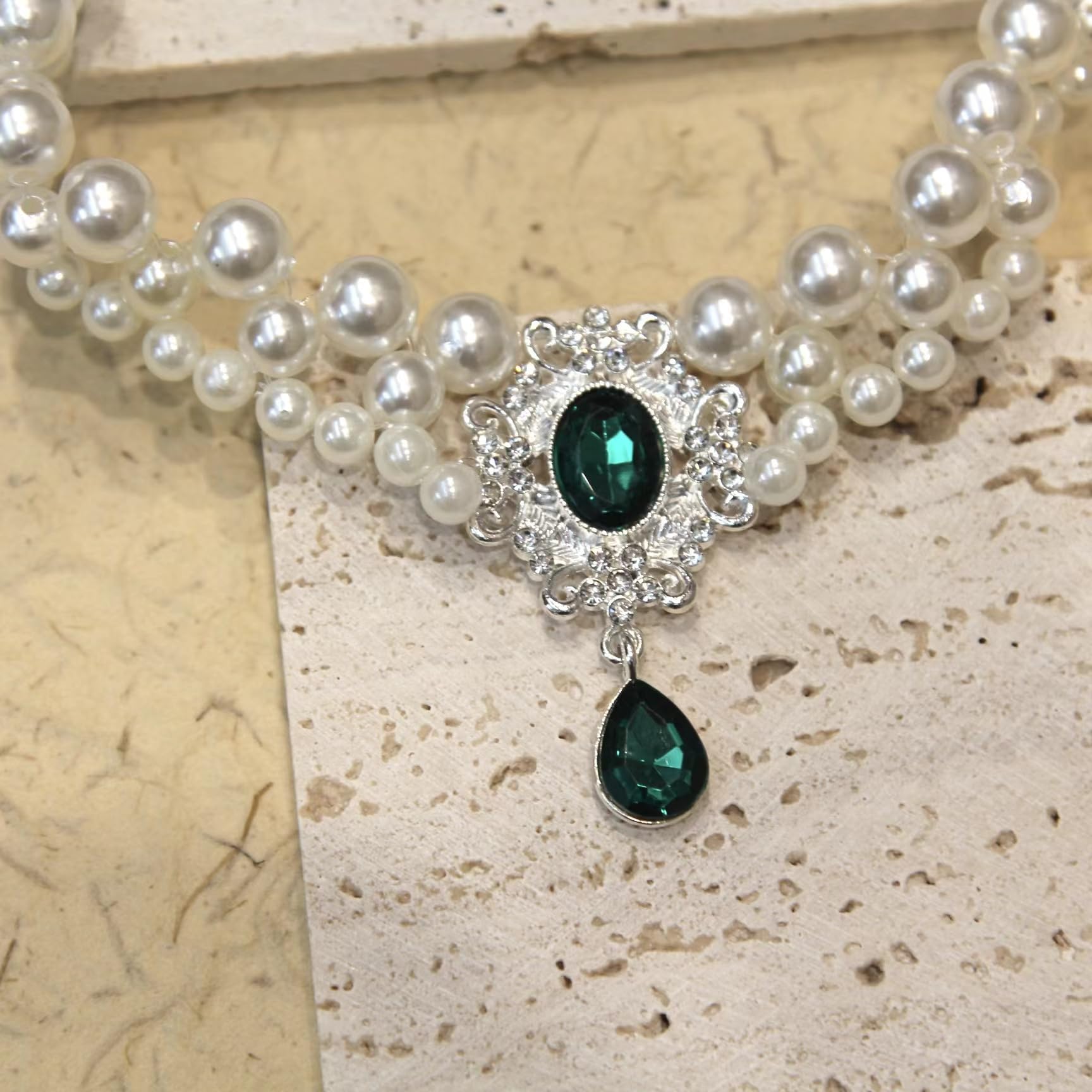 PTWSF Pearls Collar dog small emerald—adjustable fit for secure, comfortable wear.
