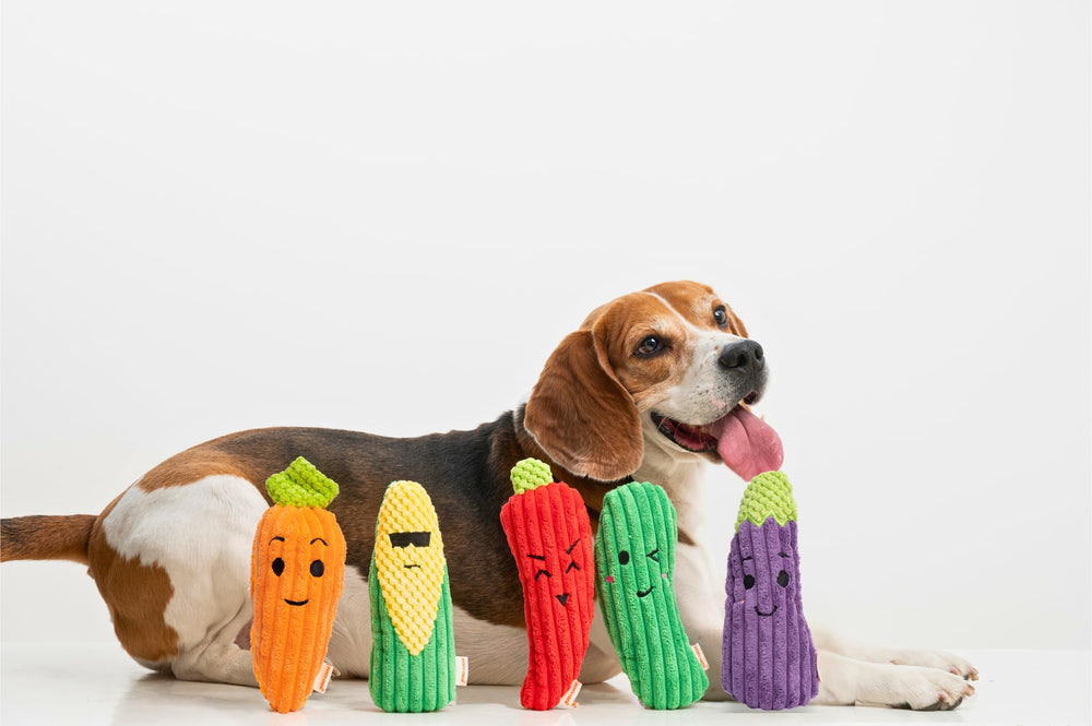 Puffy Crew Bite_Stick cucumber plush detail emphasizes soft texture ideal for cuddly comfort.