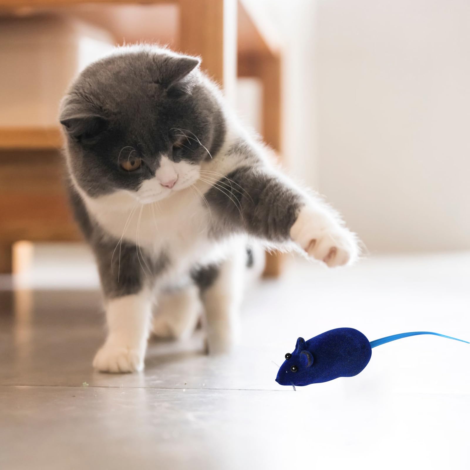 Pumwoy cat mouse toy in gray supports batting, chasing, and curiosity stimulation