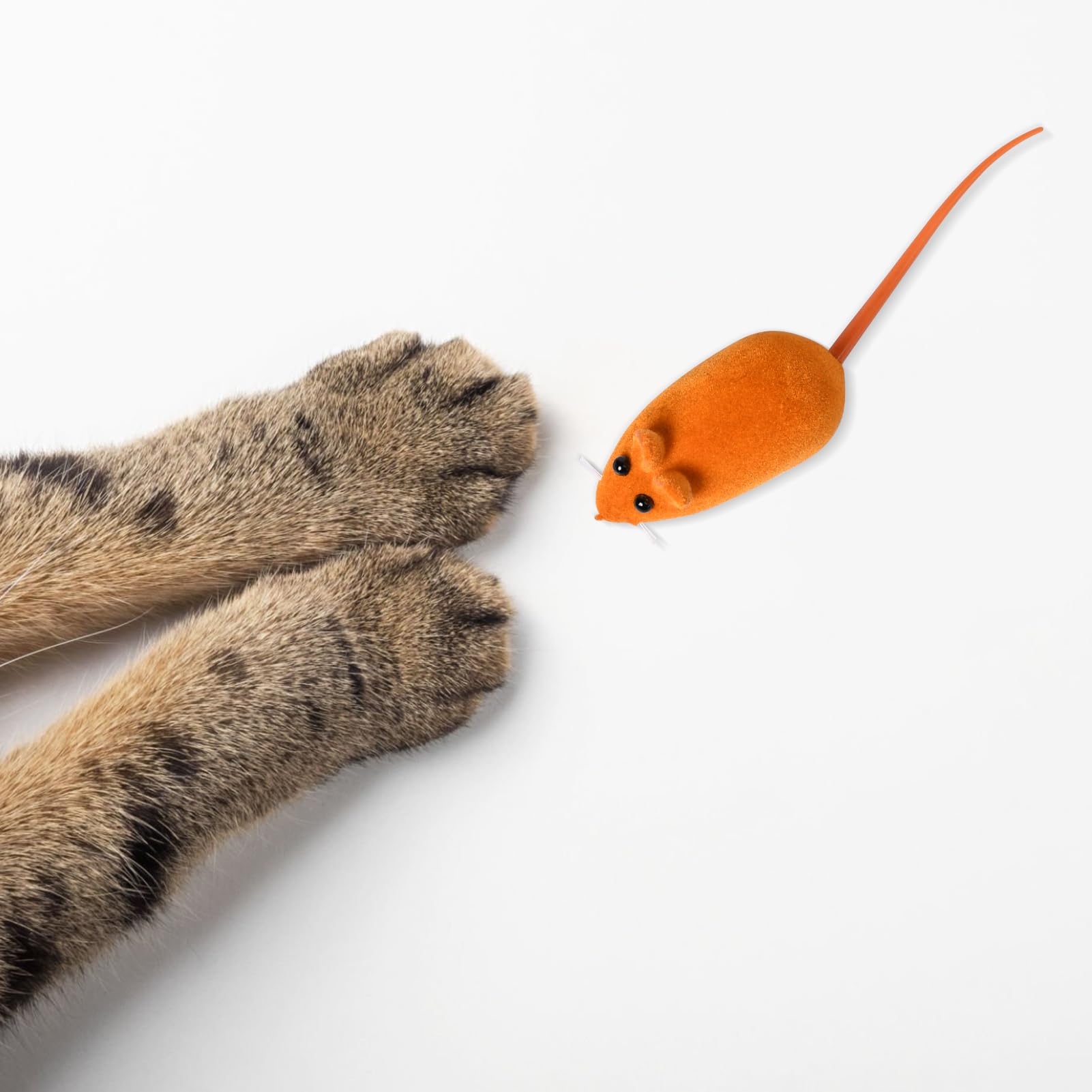 Pumwoy cat mouse toy in yellow provides lightweight, easy-to-carry fun during quiet evenings