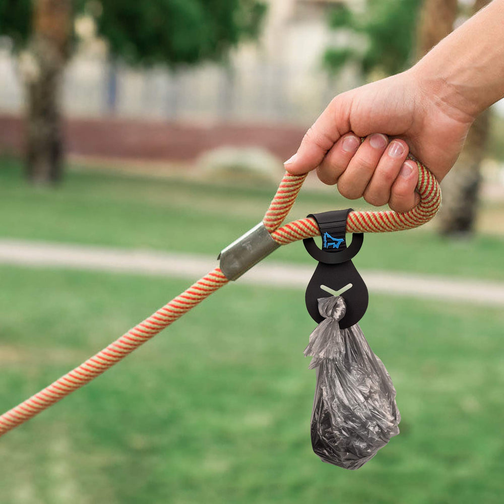 PuppyDoggy anti-skid blue holder prevents leash slippage.