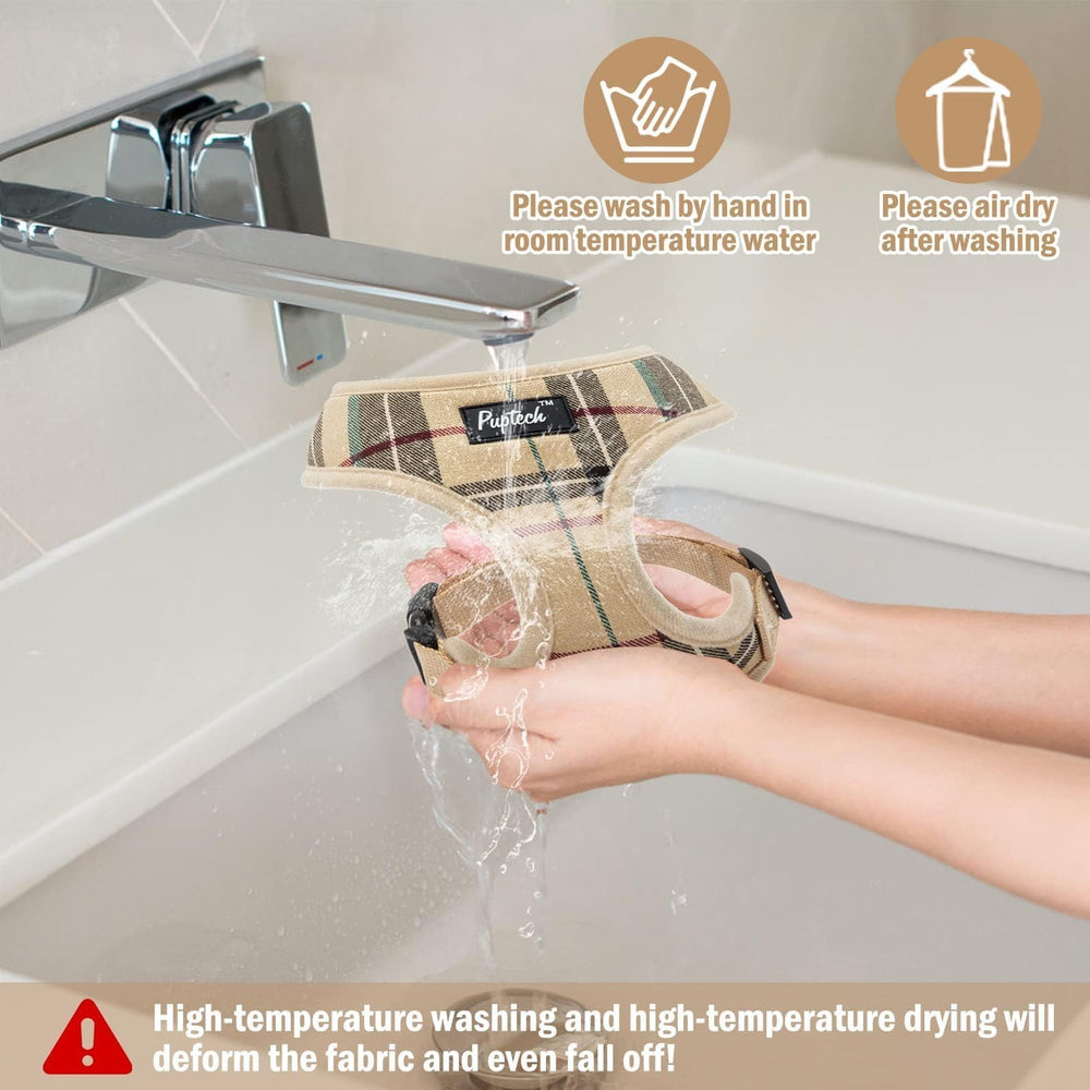 PUPTECK plaid-pattern harness in-use during everyday strolls.