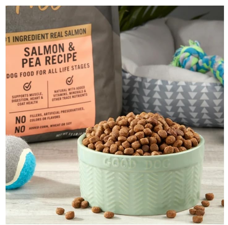 Pure Balance Wild & Free grain-free label highlights absence of corn, wheat, and soy.