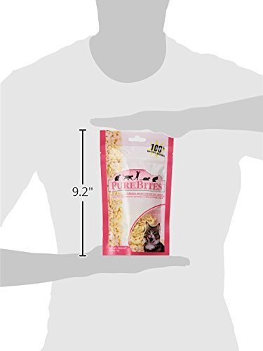 PureBites-cat-eating-shrimp-treat captures a real-life feeding moment.