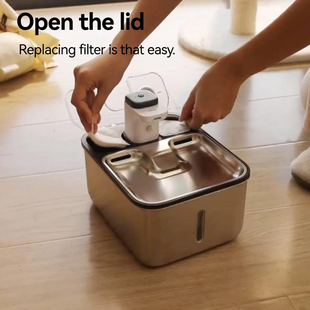 Qinliy cordless fountain battery compartment demonstrates rechargeable power.