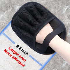 QVJFZUD pet hair removal glove hair-roll demonstrates tidy disposal for quick cleanup.