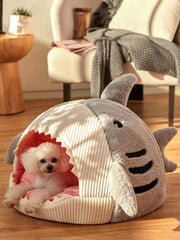 QWINEE cat nest interior in warm fabric ideal for resting