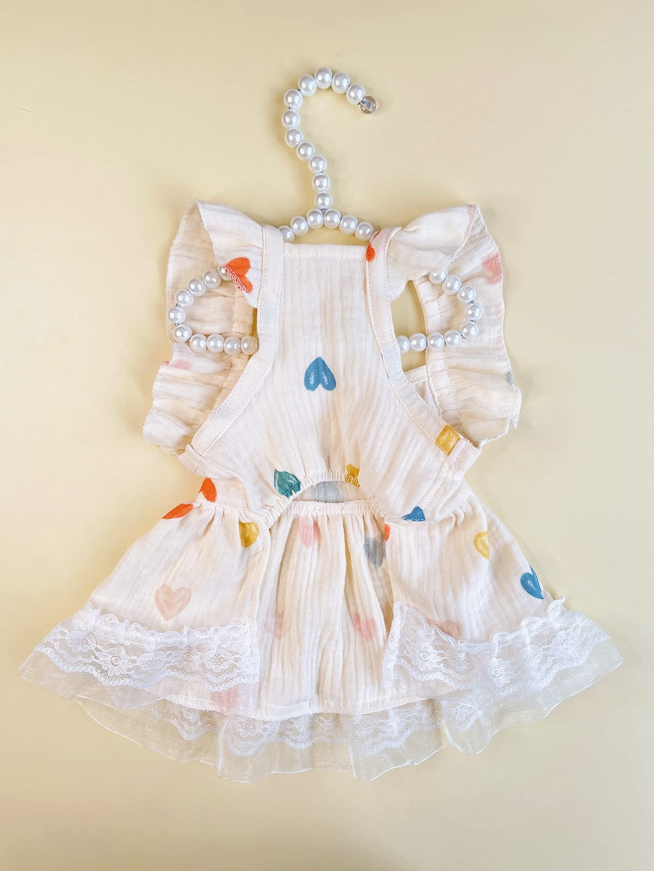 QWINEE pet dress designed for photography sessions with a stylish look.