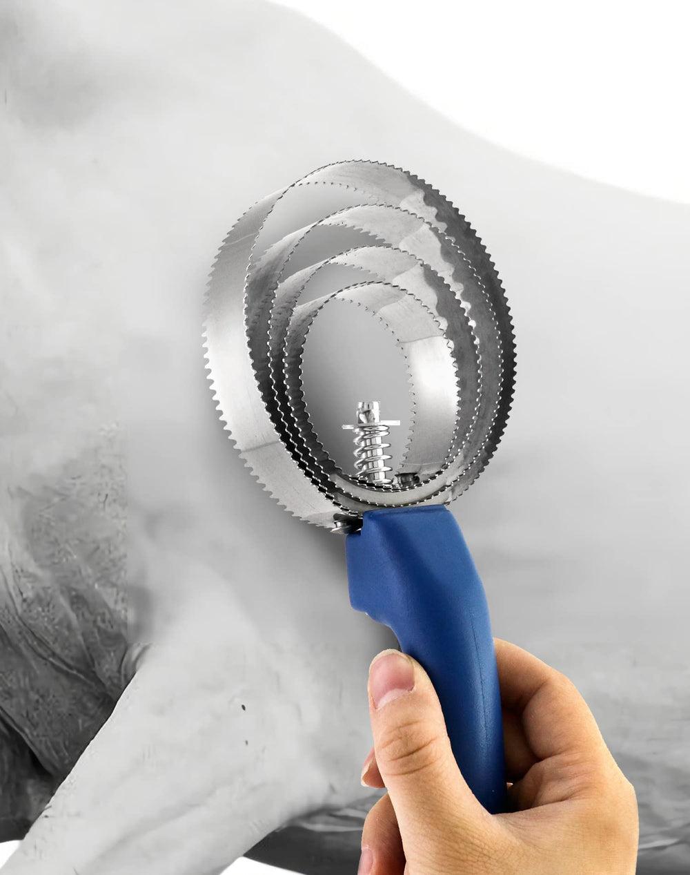 QWORK stainless steel teeth curry comb blue close-up shows durable construction