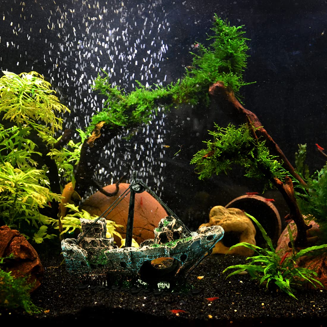 Raeasily textured-surface decor catches light for authentic underwater textures.