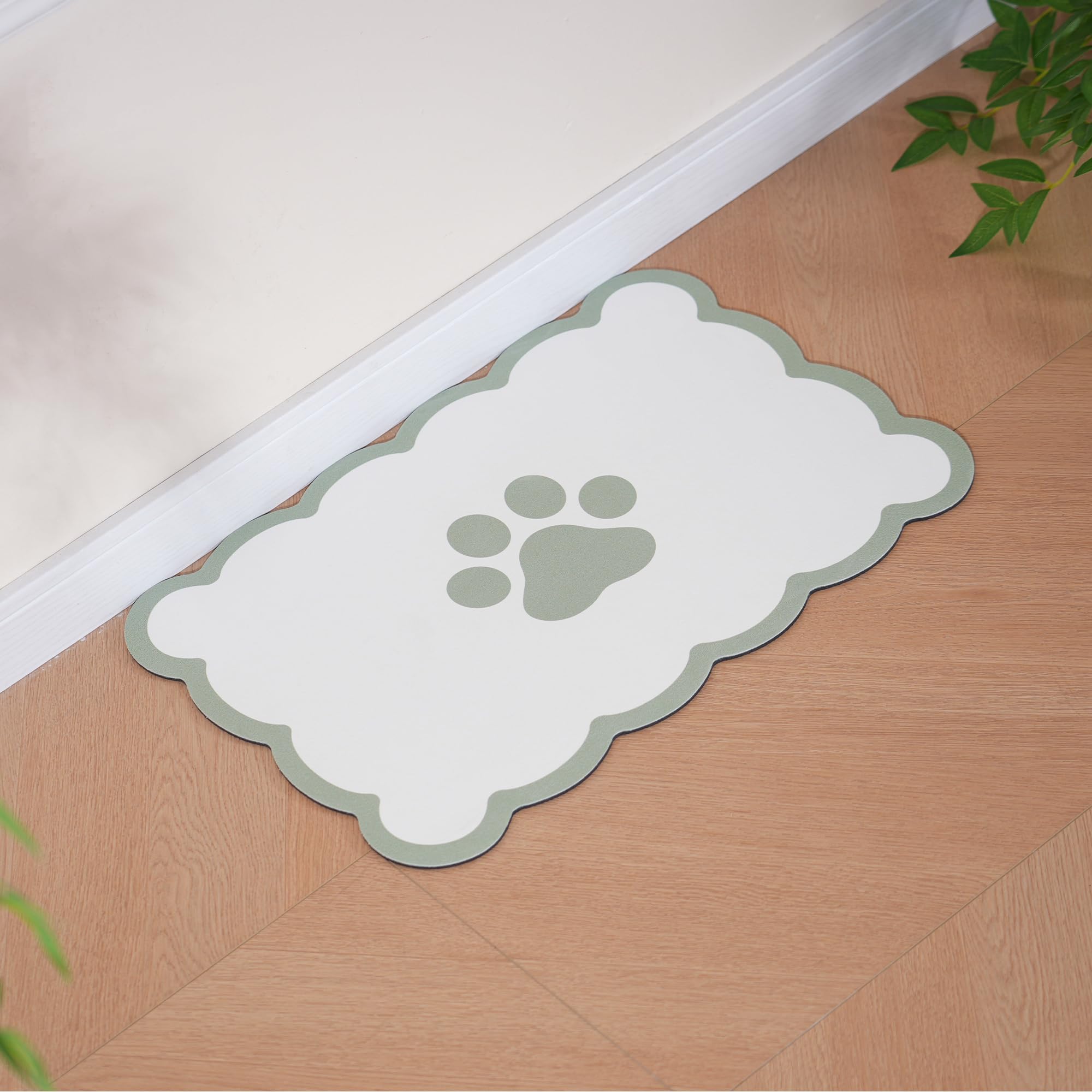 Ralxion scalloped mat with water bowl setup—non-slip backing helps prevent spills.
